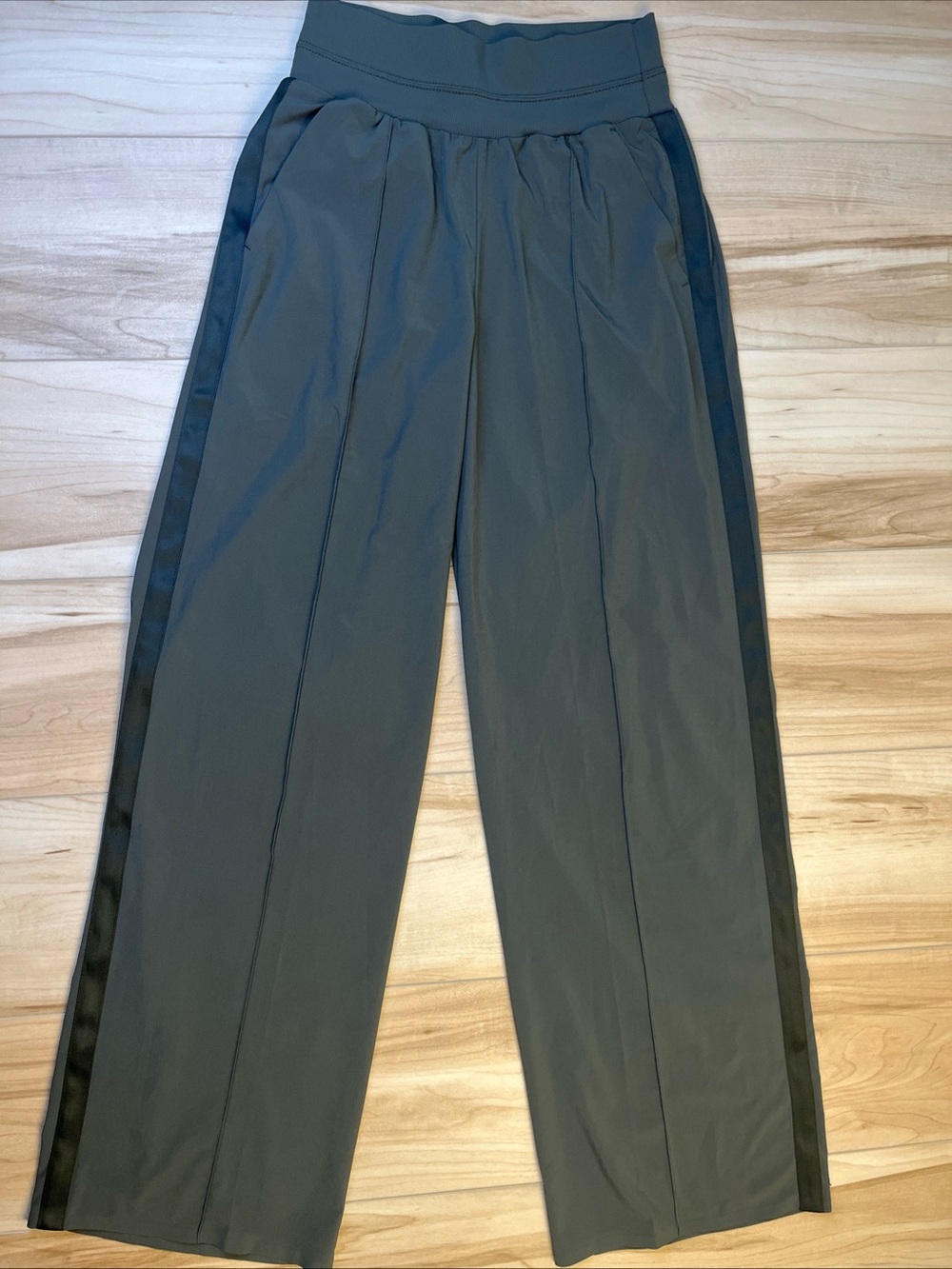 Athleta Nolita Wide-Leg Stretch Pants Women’s Sz 2 Olive Green Flare Flowing